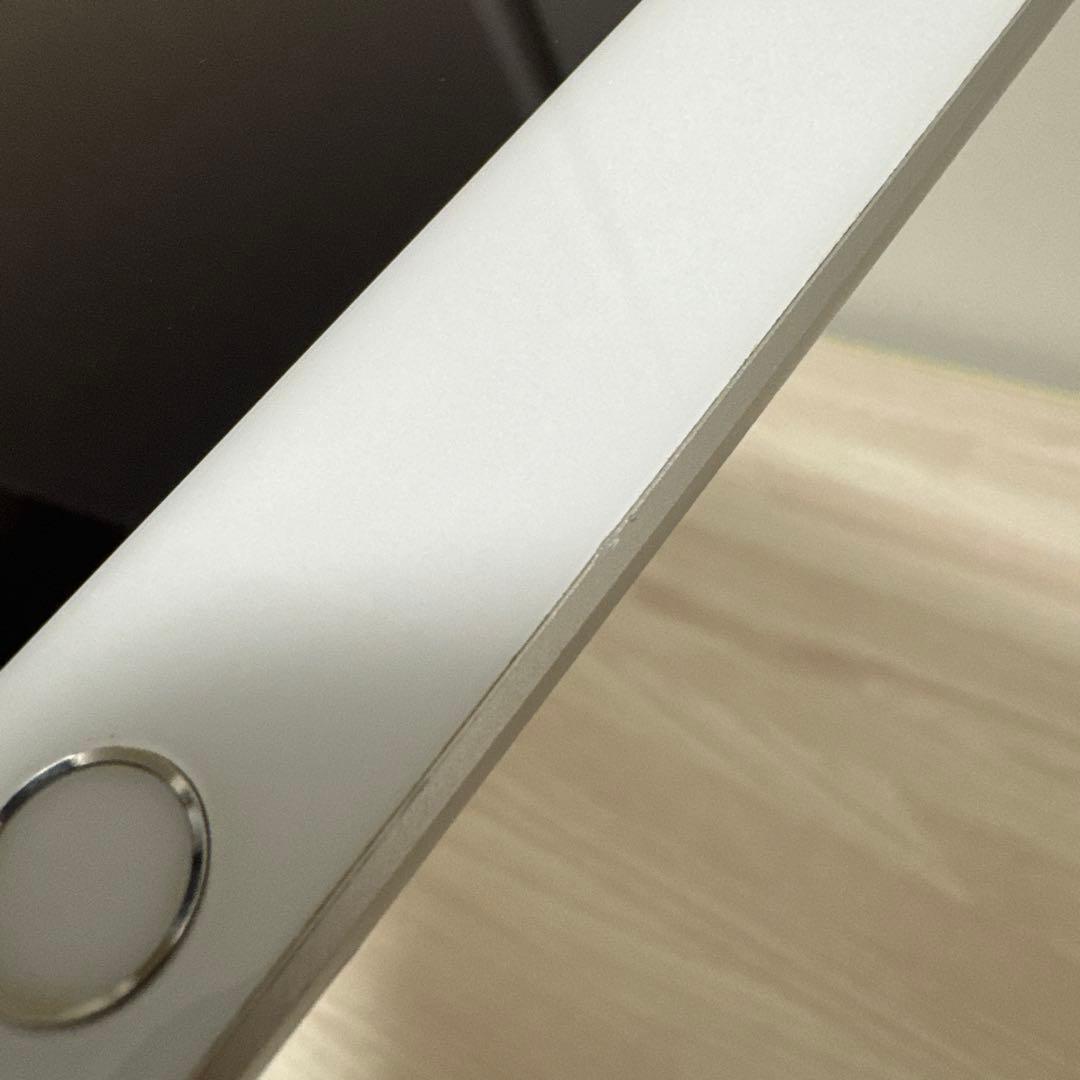 iPad 第5世代 Wi-Fiモデル 32GB シルバー