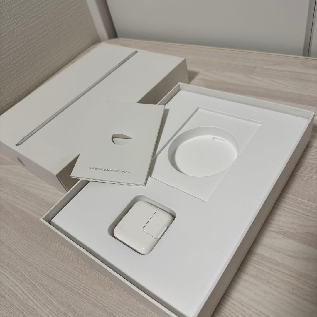 iPad 第5世代 Wi-Fiモデル 32GB シルバー