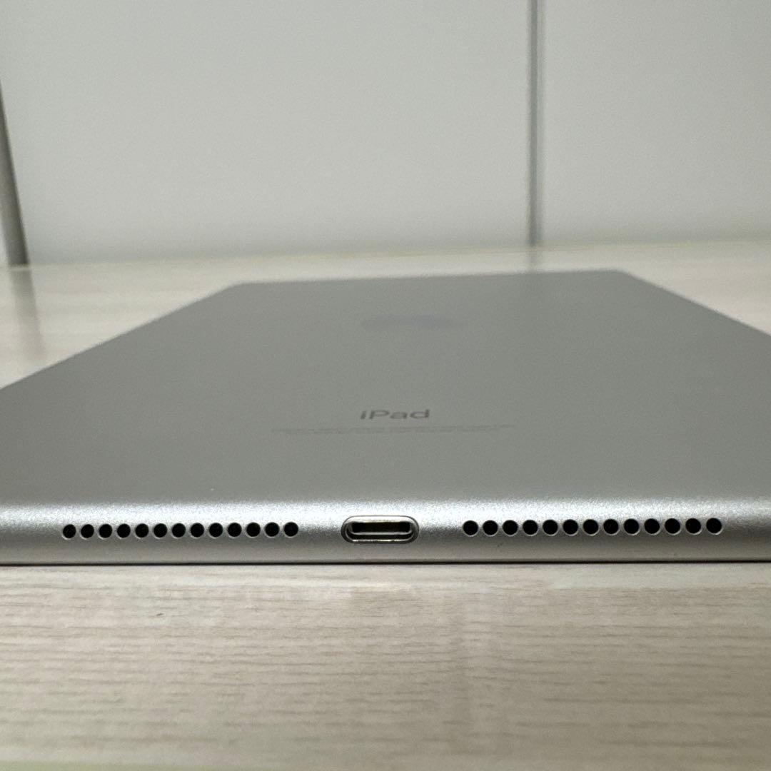 iPad 第5世代 Wi-Fiモデル 32GB シルバー