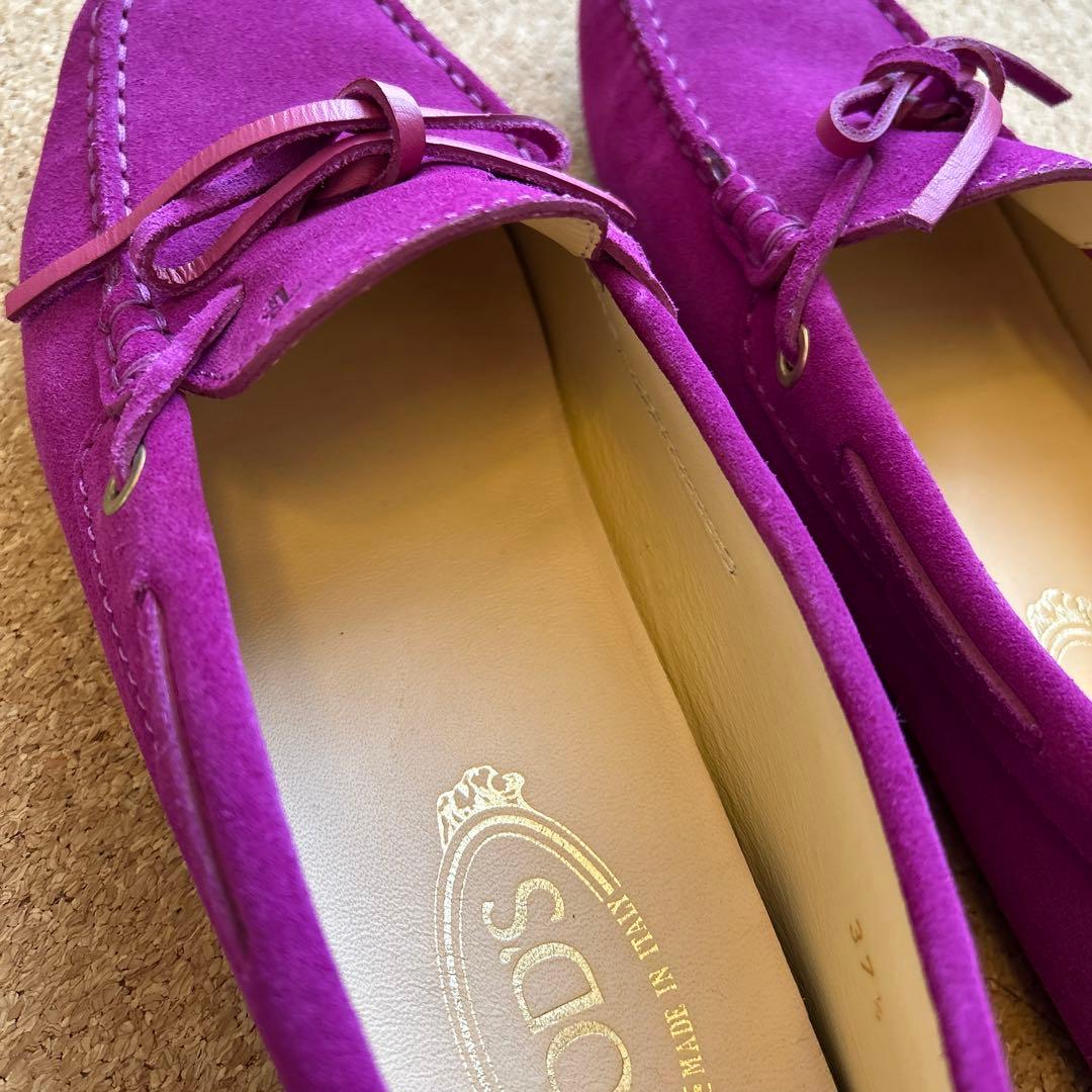 TOD'S パープル スエード ローファー極美品ほぼ未使用　ドライビングシューズ
