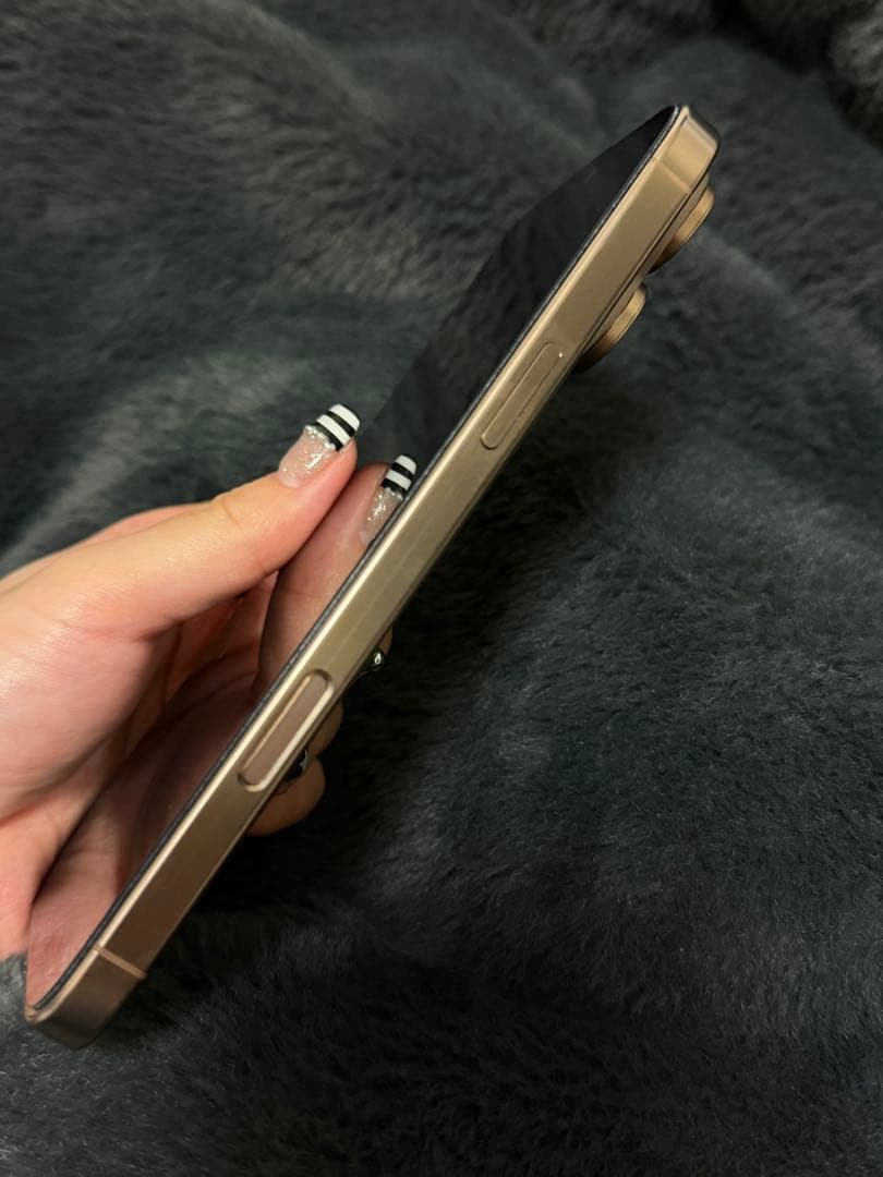 iPhone16ProMAX デザートチタニウム