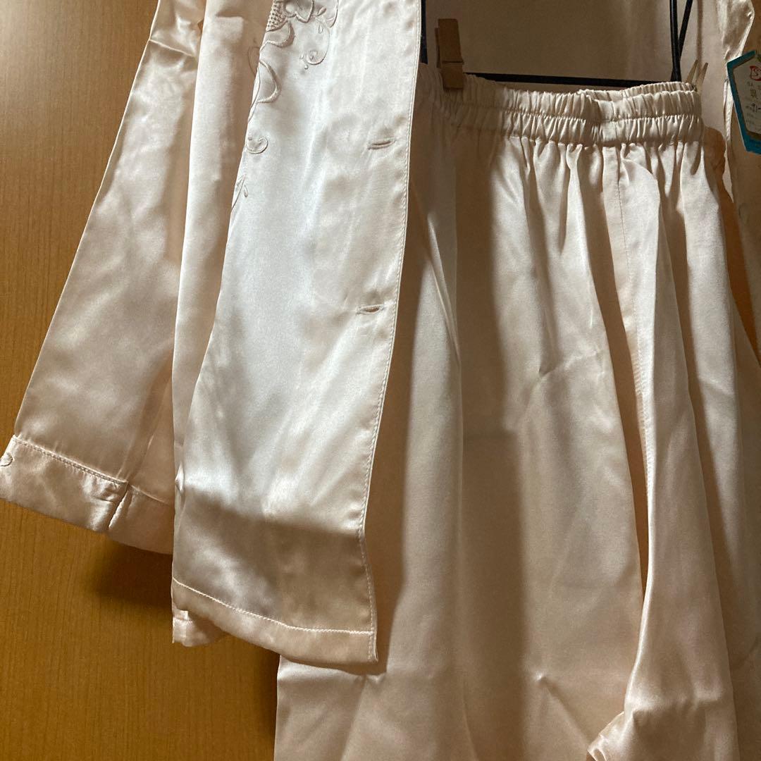 シルク100％刺繍入りレディースパジャマ