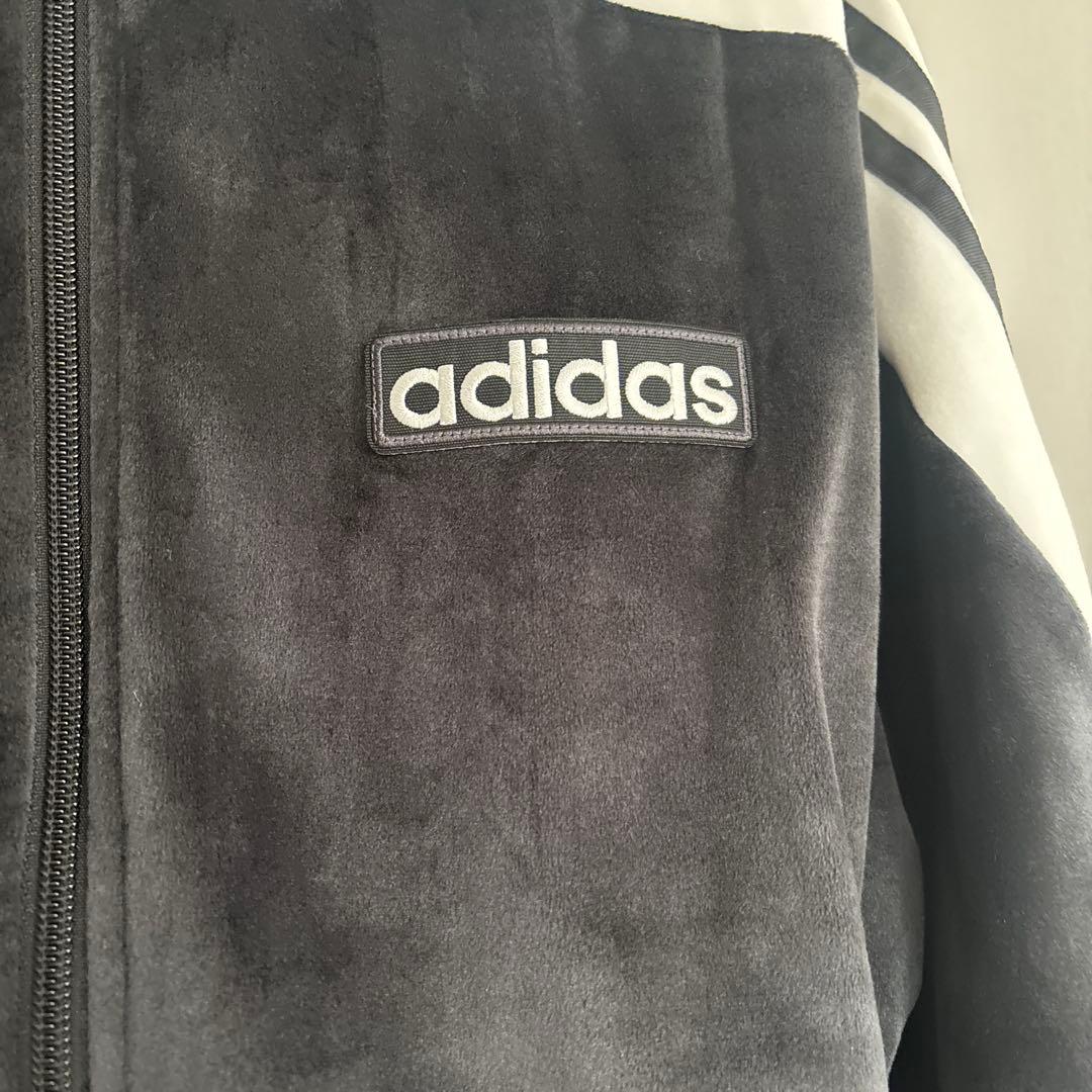 adidas ジップアップジャケット 黒 重盛さと美さん着