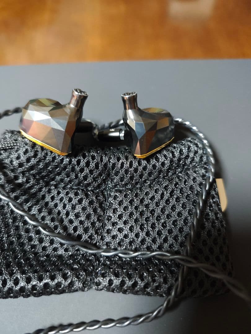 ほぼ未使用品 Astell&Kern　Empire Ears　Novus