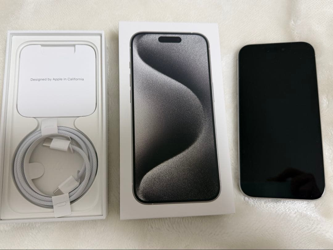 Apple iPhone 15 Pro 本体 ホワイトチタニウム　128GB