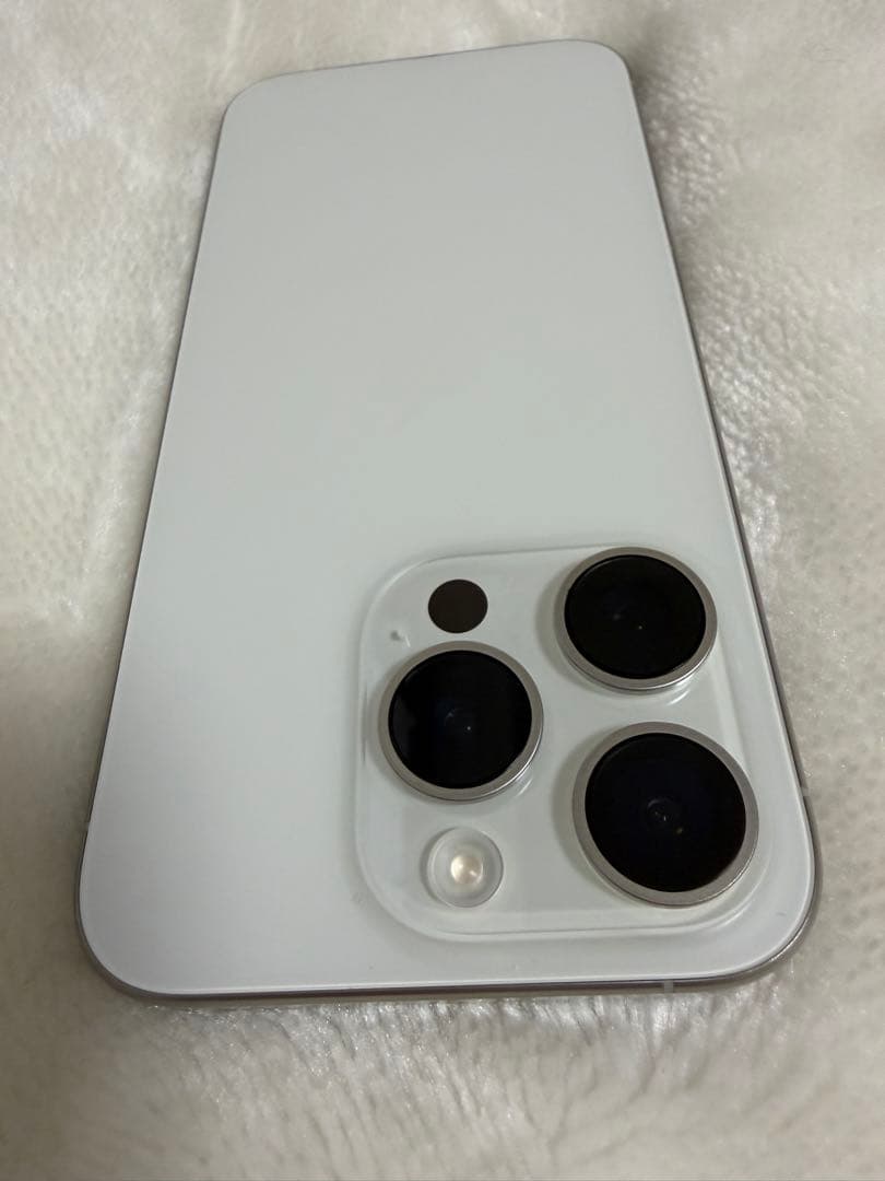 Apple iPhone 15 Pro 本体 ホワイトチタニウム　128GB