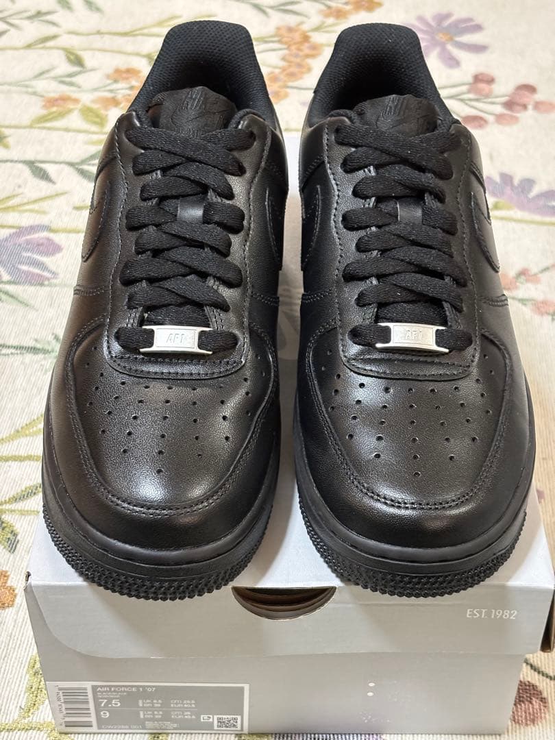 新同品 ナイキエアフォース1 ‘07 黒 25.5cm CW2288-001