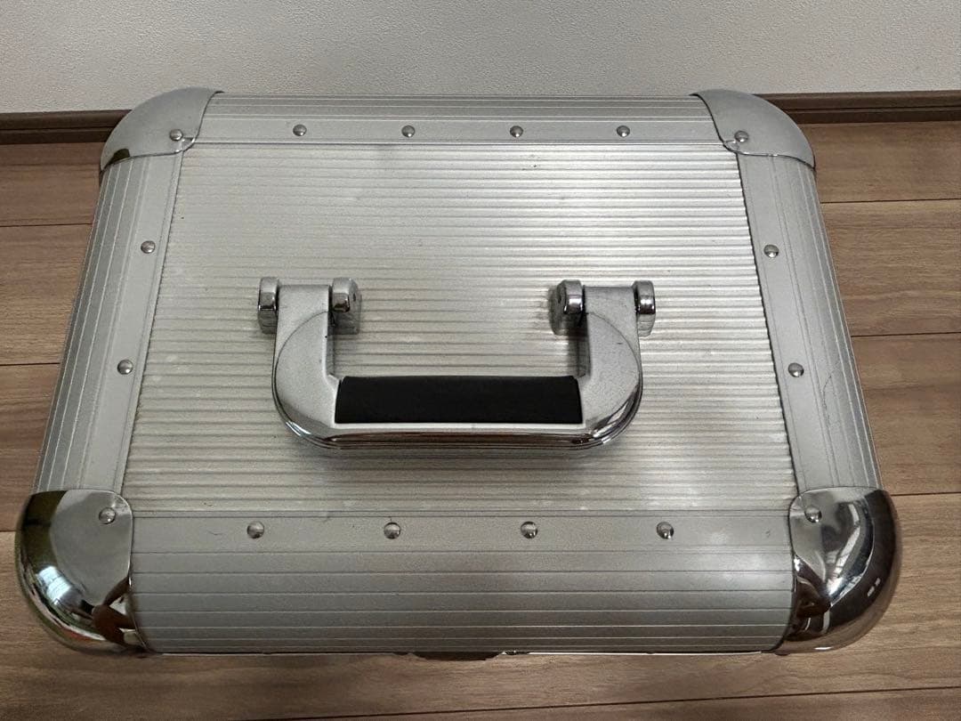 【匿名配送】レコード収納ケース LP版50枚収納 アルミシルバー　DJ機材