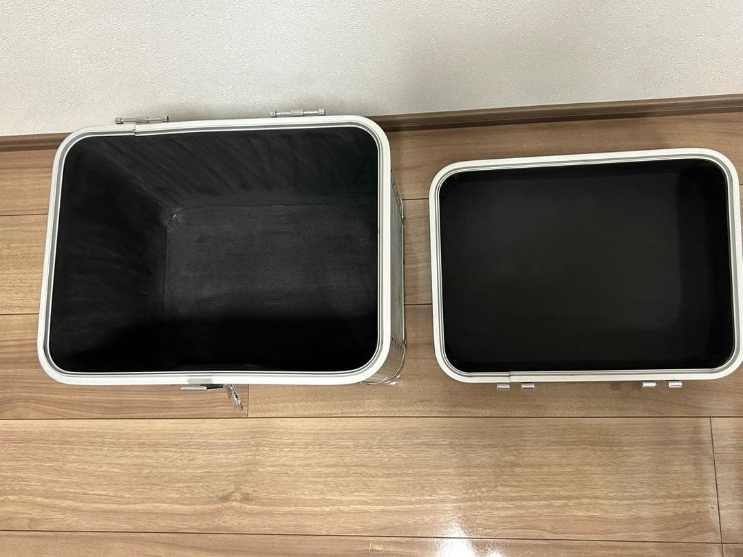 【匿名配送】レコード収納ケース LP版50枚収納 アルミシルバー　DJ機材