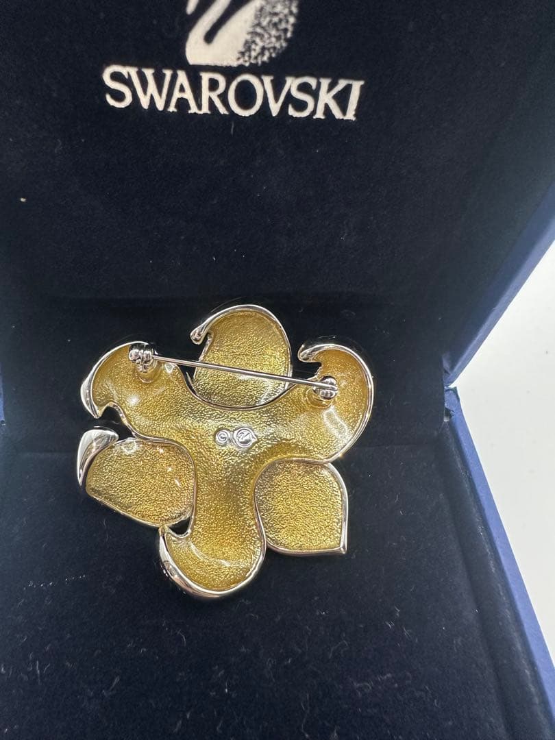 【美品】Swarovski 花形ブローチ 紫金