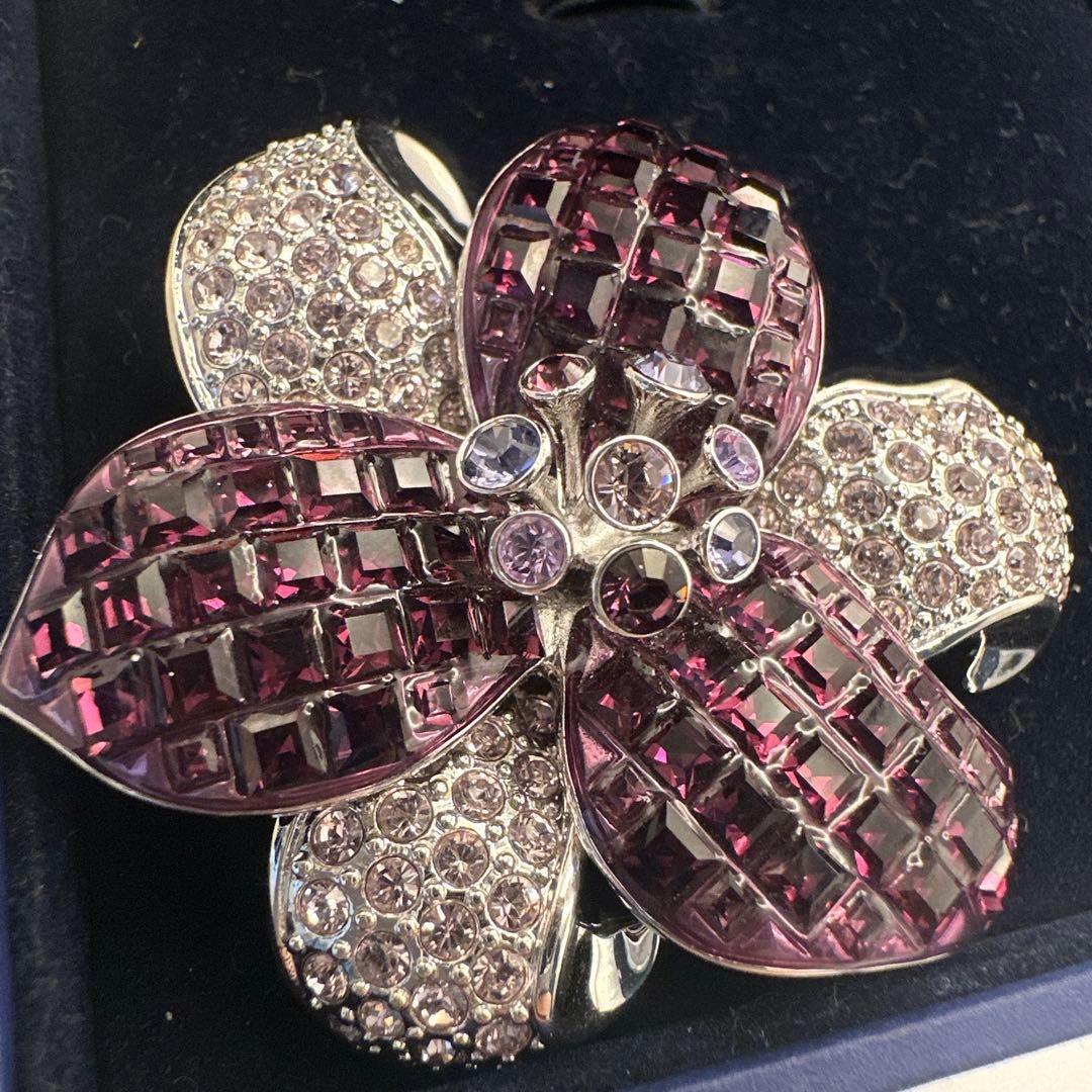 【美品】Swarovski 花形ブローチ 紫金