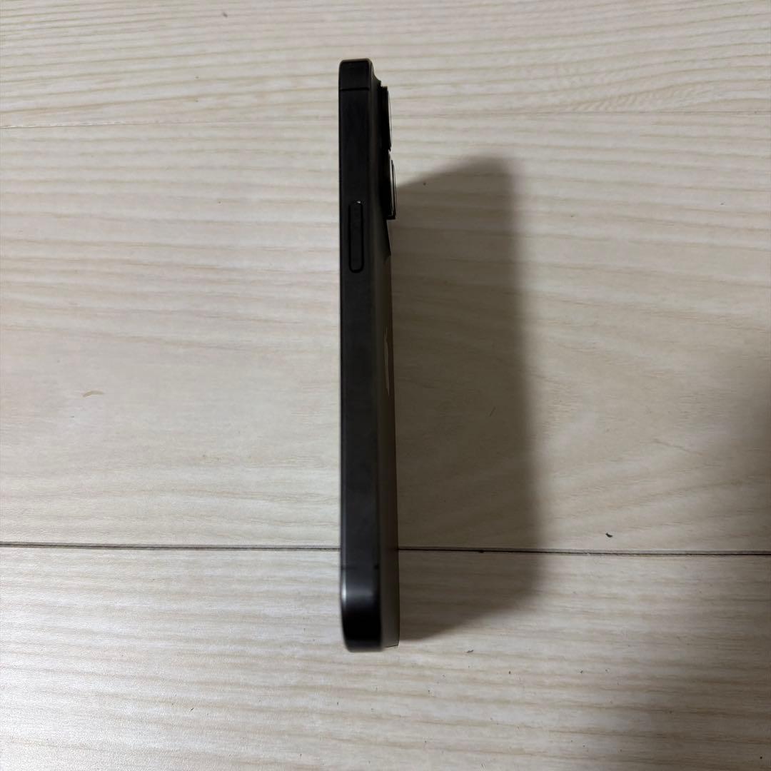 購入した時からフィルム、カバー付けていたので目立った傷はありません。