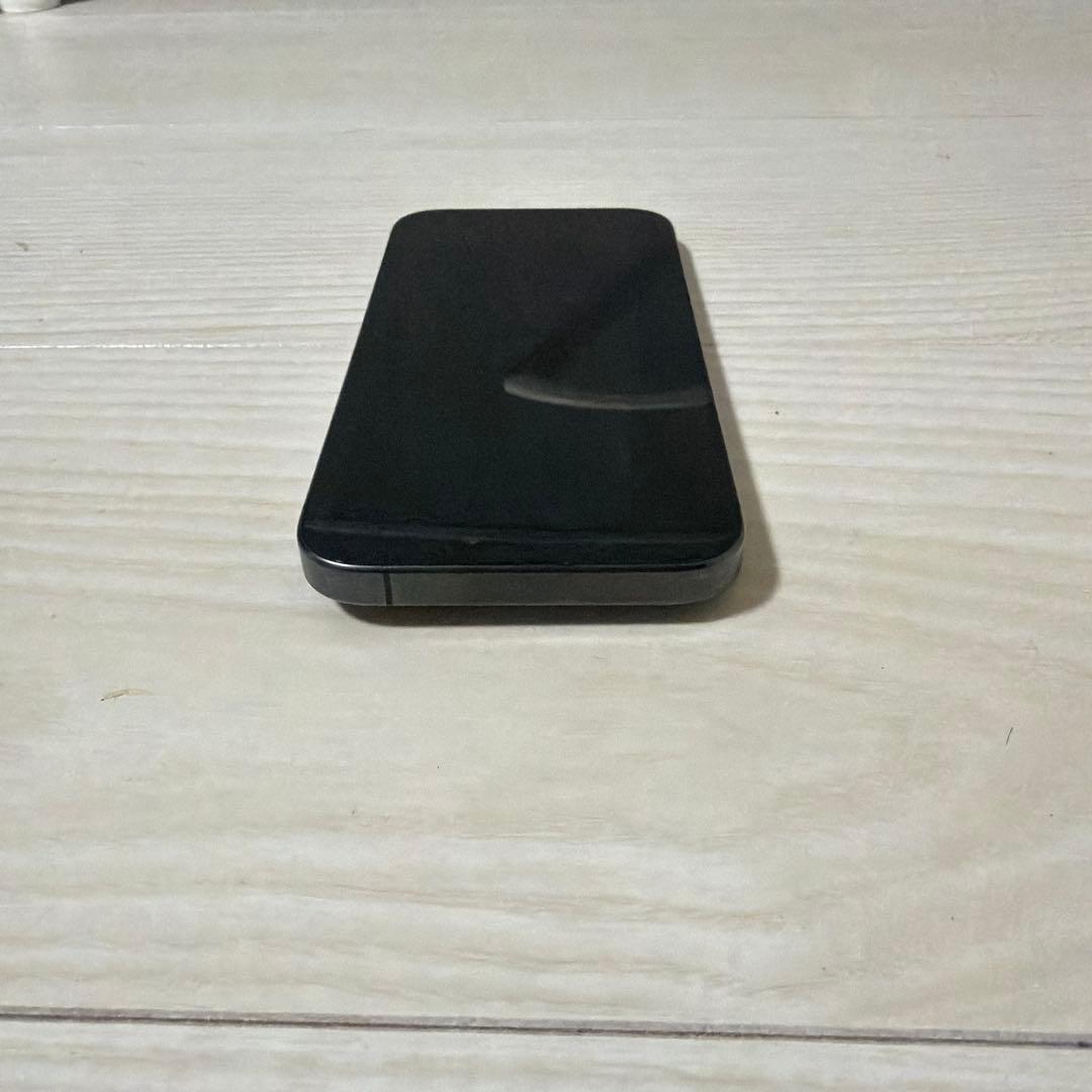 購入した時からフィルム、カバー付けていたので目立った傷はありません。