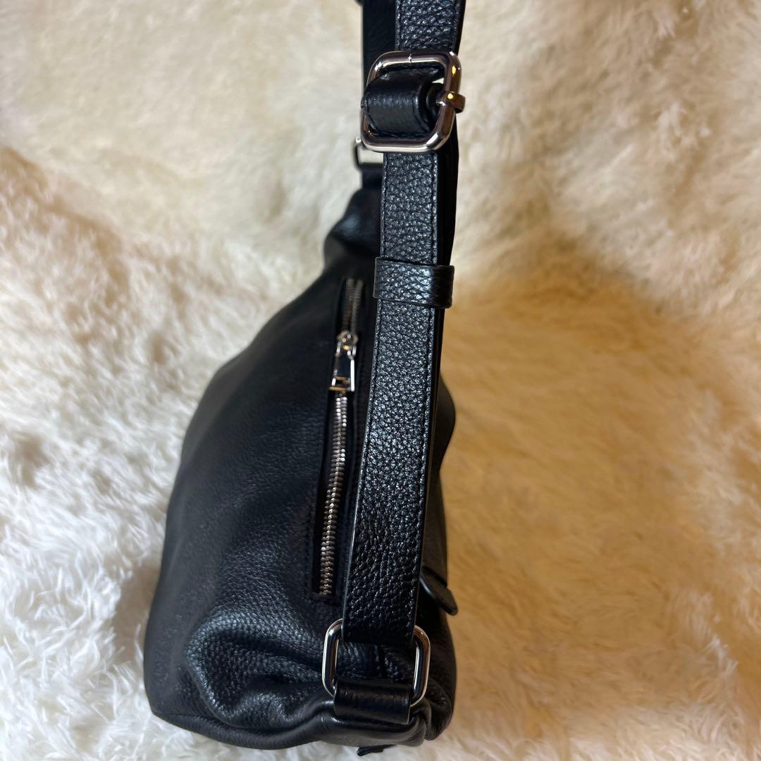 【極美品】nouer ヌエール　レザー　クロスボディバッグ　ブラック