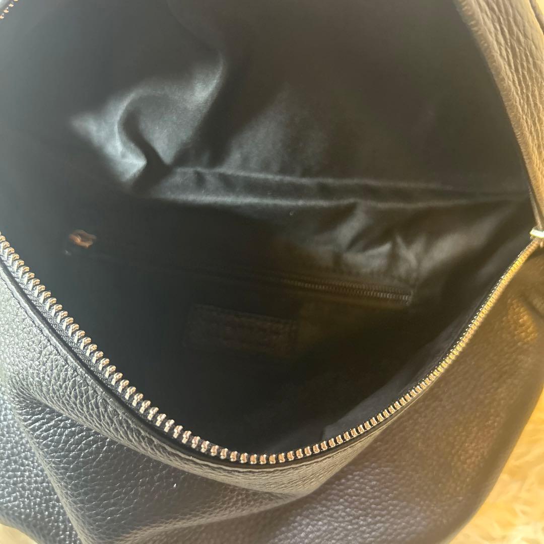 【極美品】nouer ヌエール　レザー　クロスボディバッグ　ブラック