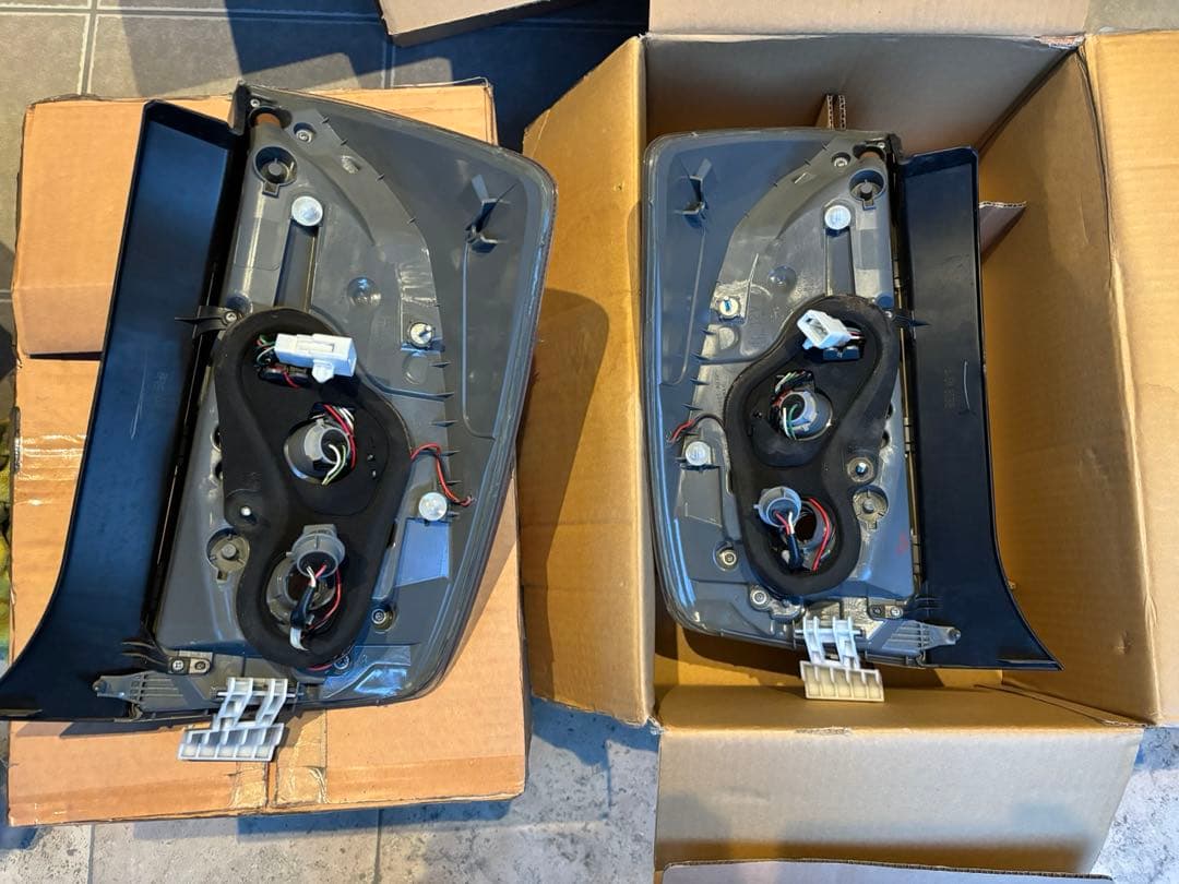 30プリウス 純正G'sテールランプ　ブレーキ全灯化