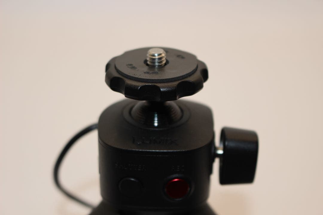 ★ショット数739回未使用級★LUMIX DC-G100 ボディ　グリップ付き