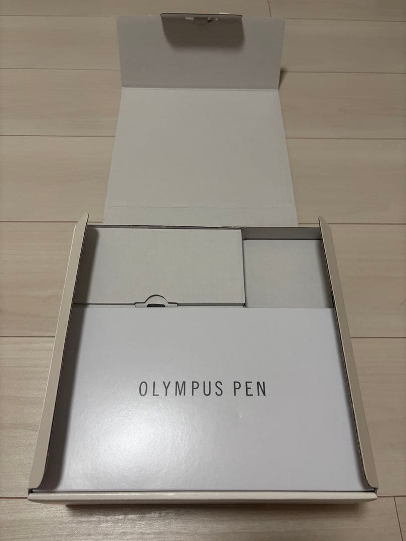 OLYMPUS PEN E-PL8 本体と付属品