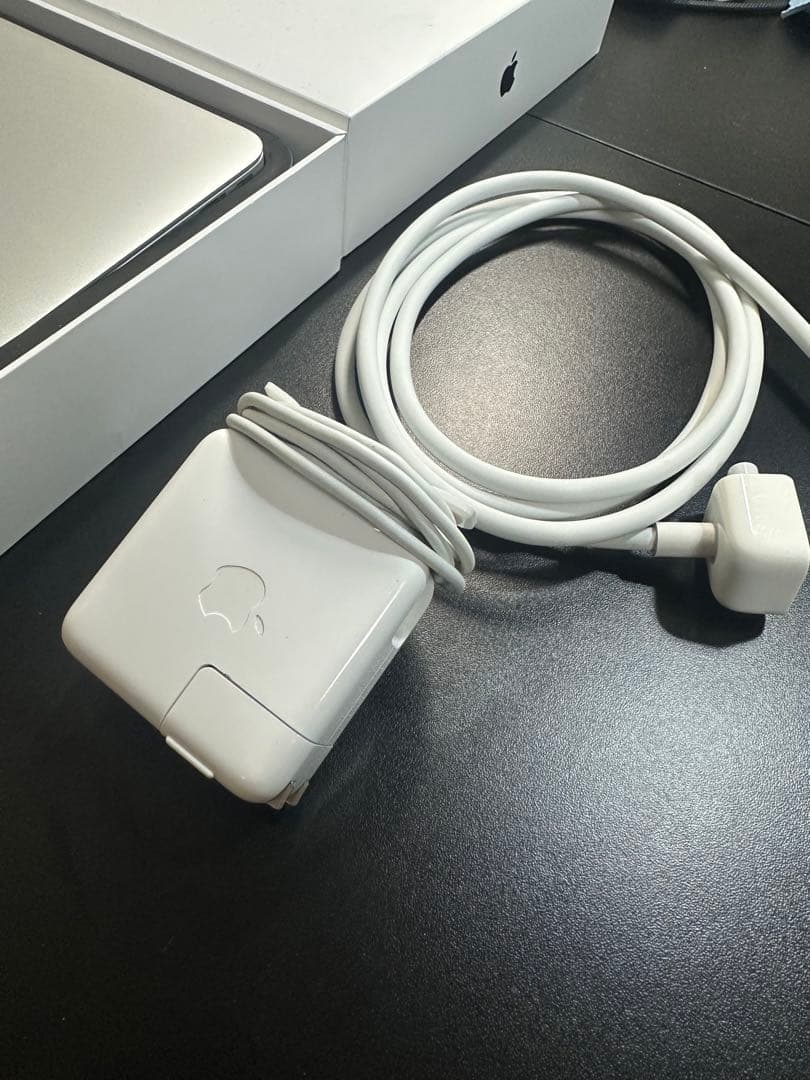 【初期化済】Apple MacBook Air 11-inch (2015)