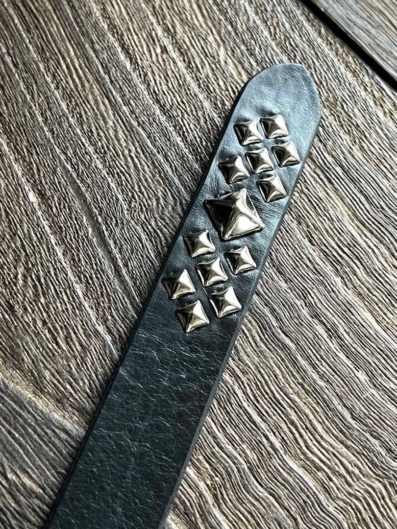 スタッズナローロングベルト　シルバーピラミッド　ミッスーリHTC CALEE