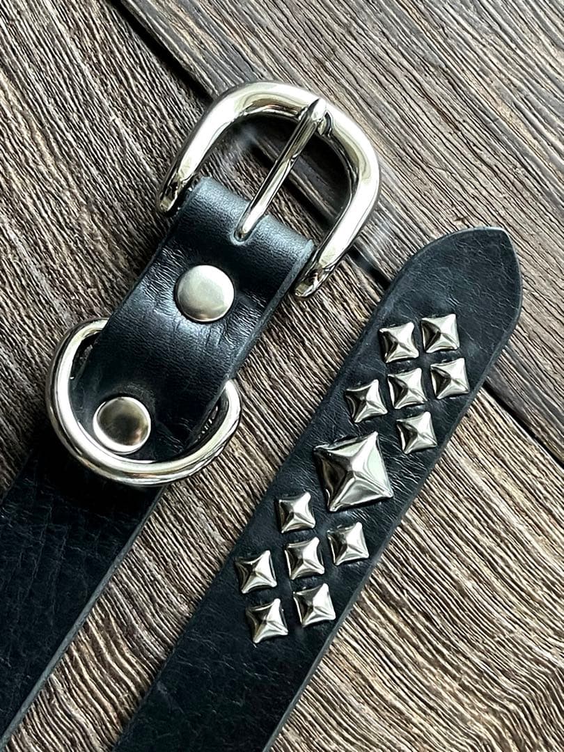 スタッズナローロングベルト　シルバーピラミッド　ミッスーリHTC CALEE