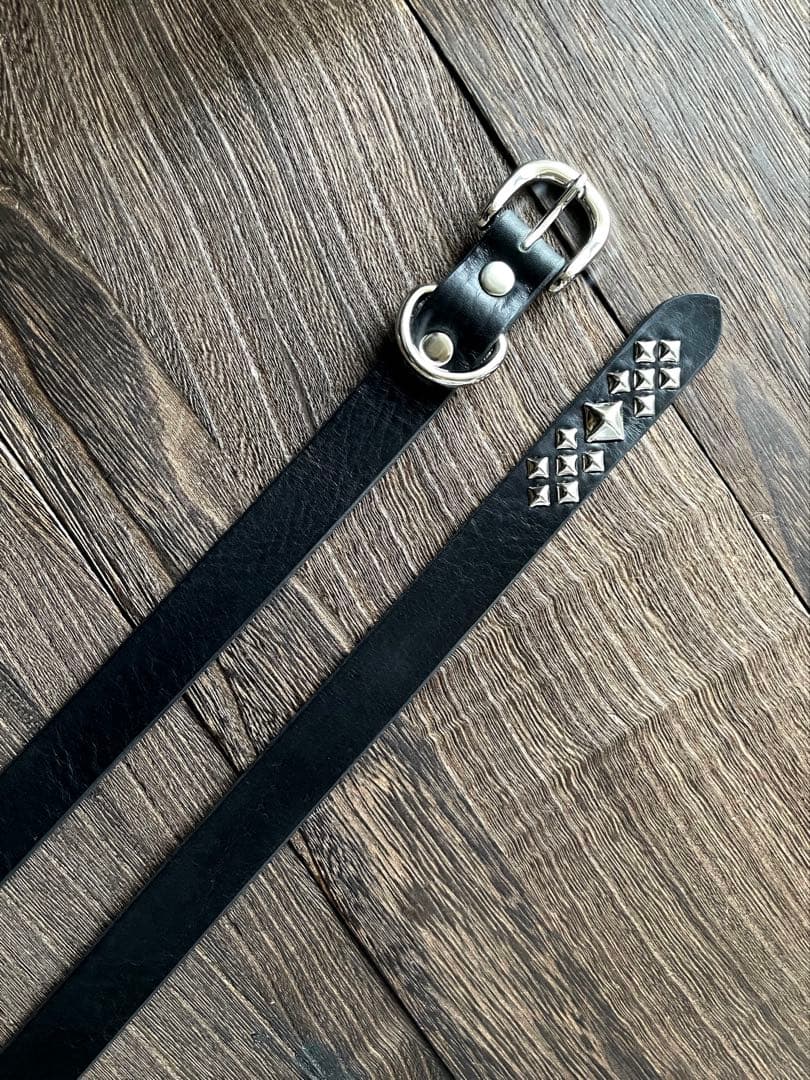 スタッズナローロングベルト　シルバーピラミッド　ミッスーリHTC CALEE