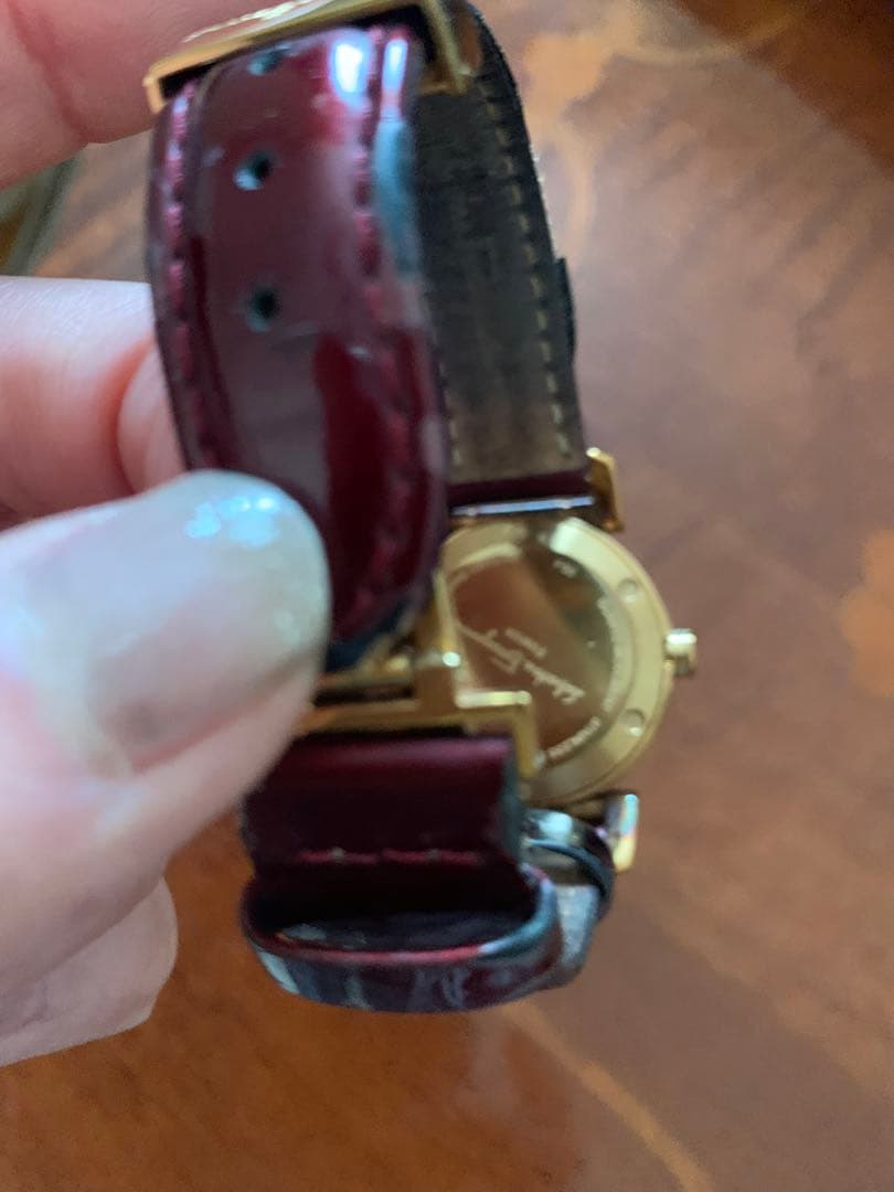 フェラガモ時計 赤