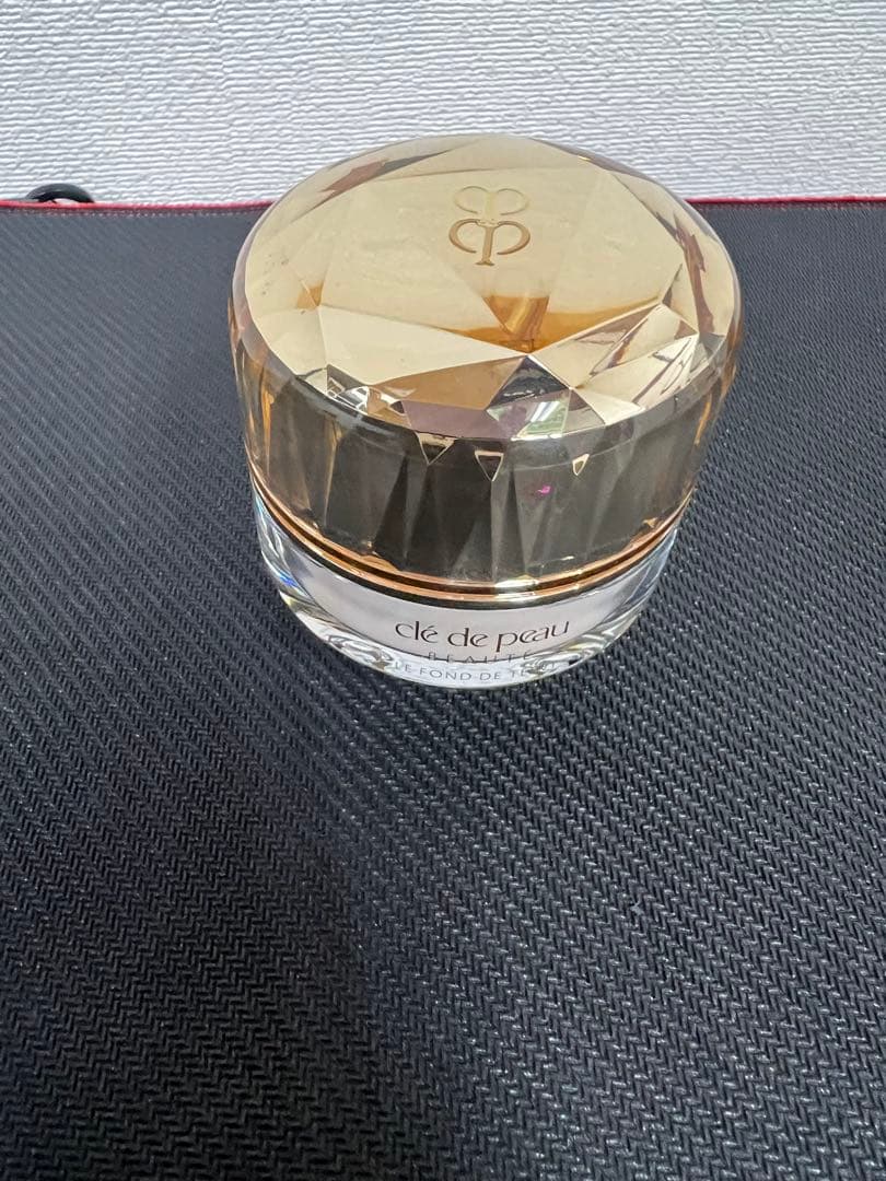 クレドポーボーテ　ル・フォンドゥタン　ファンデーション　オークル00