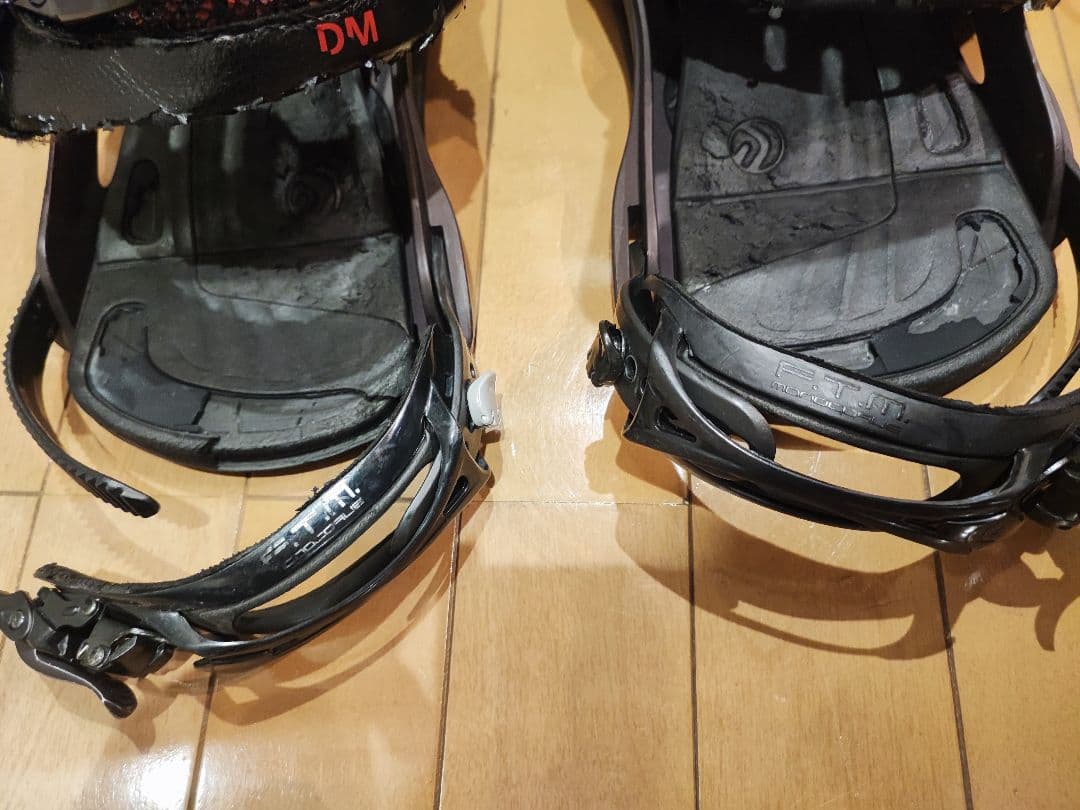 flux DM スノーボードビンディング ブラック/レッド