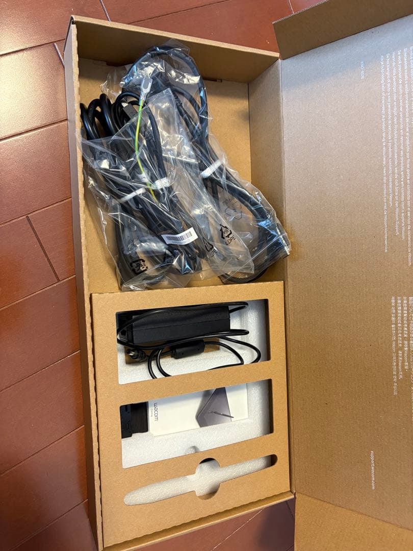 ワコム液タブ Wacom Cintiq 22 FHD(DTK2260K1D)