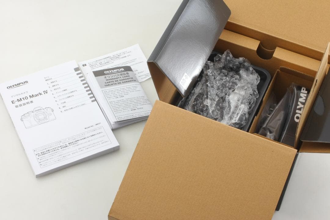 Olympus OM-D E-M10 Mark IV カメラ 本体のみ