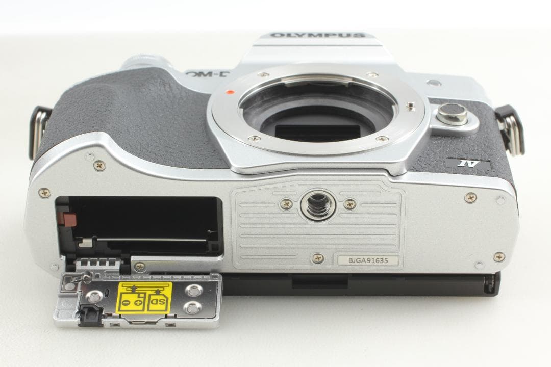 Olympus OM-D E-M10 Mark IV カメラ 本体のみ