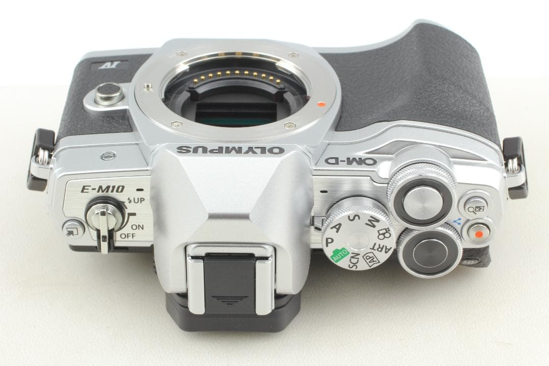 Olympus OM-D E-M10 Mark IV カメラ 本体のみ