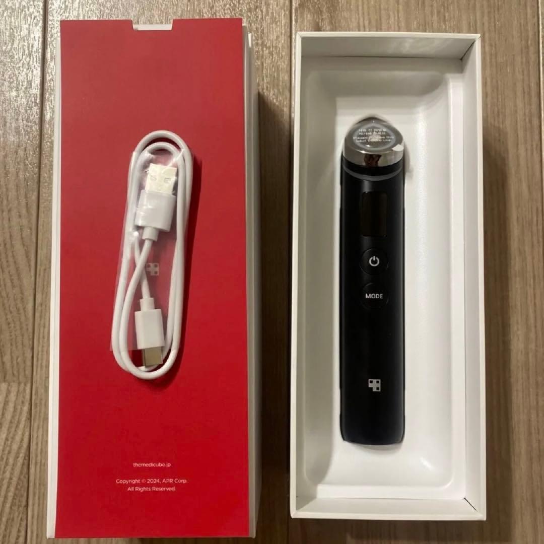 medicube メディキューブ　ブースタープロ　美顔器 美容液・ケース付き