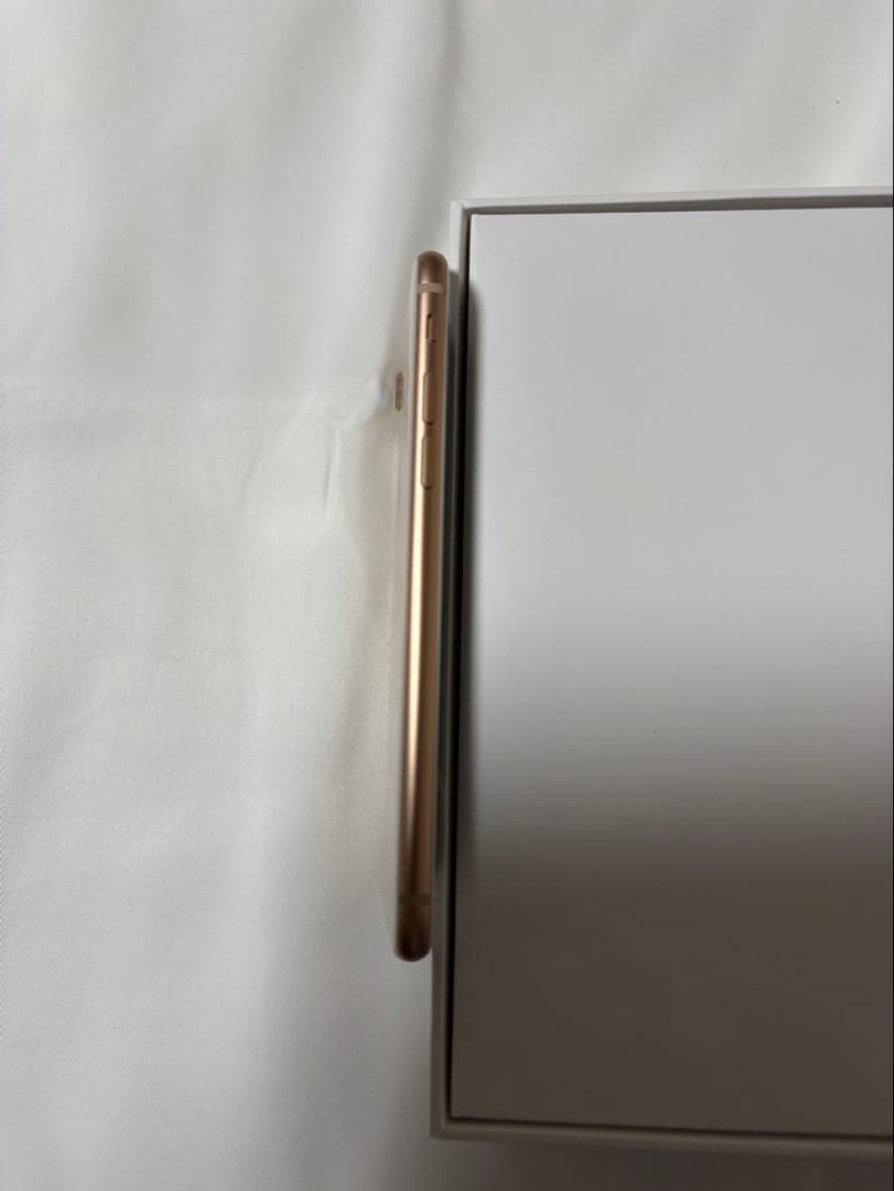美品iPhone 8 Gold 64 GB SIMフリー（A1906）