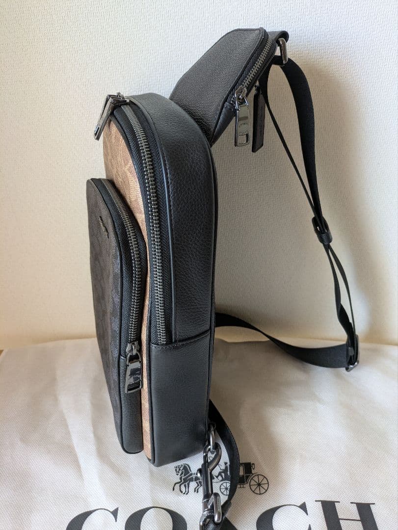 1月末までの出品【新品・未使用】COACHボディバッグ