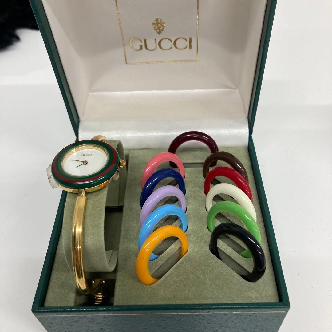 GUCCI カラフルバンド付きデザインウォッチ