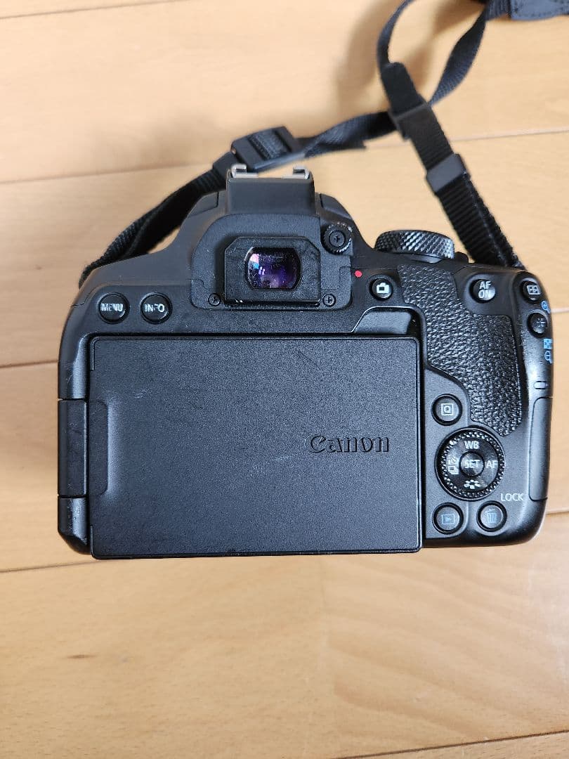 Canon kiss x10i(故障あり)　バッテリー　充電器　ストラップ