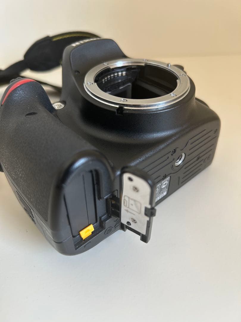 Nikon D5100 一眼レフ 18-55mm VR レンズ