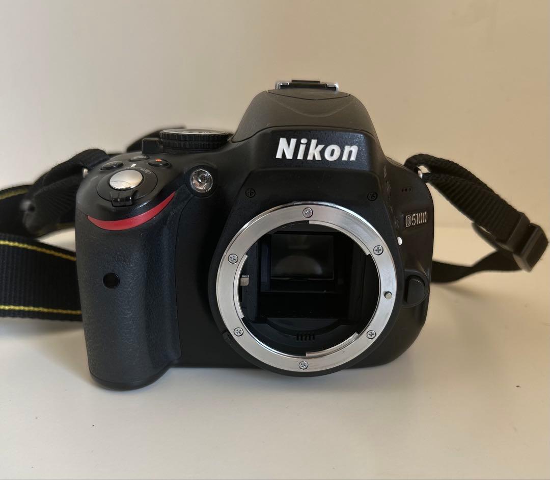 Nikon D5100 一眼レフ 18-55mm VR レンズ