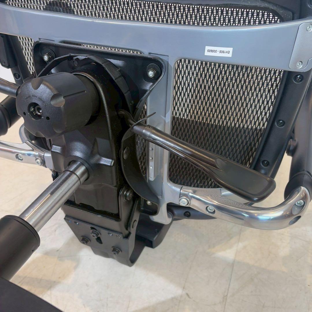 エンジョイ Ergohumanエルゴヒューマン 肘付きオフィスチェア 1/3