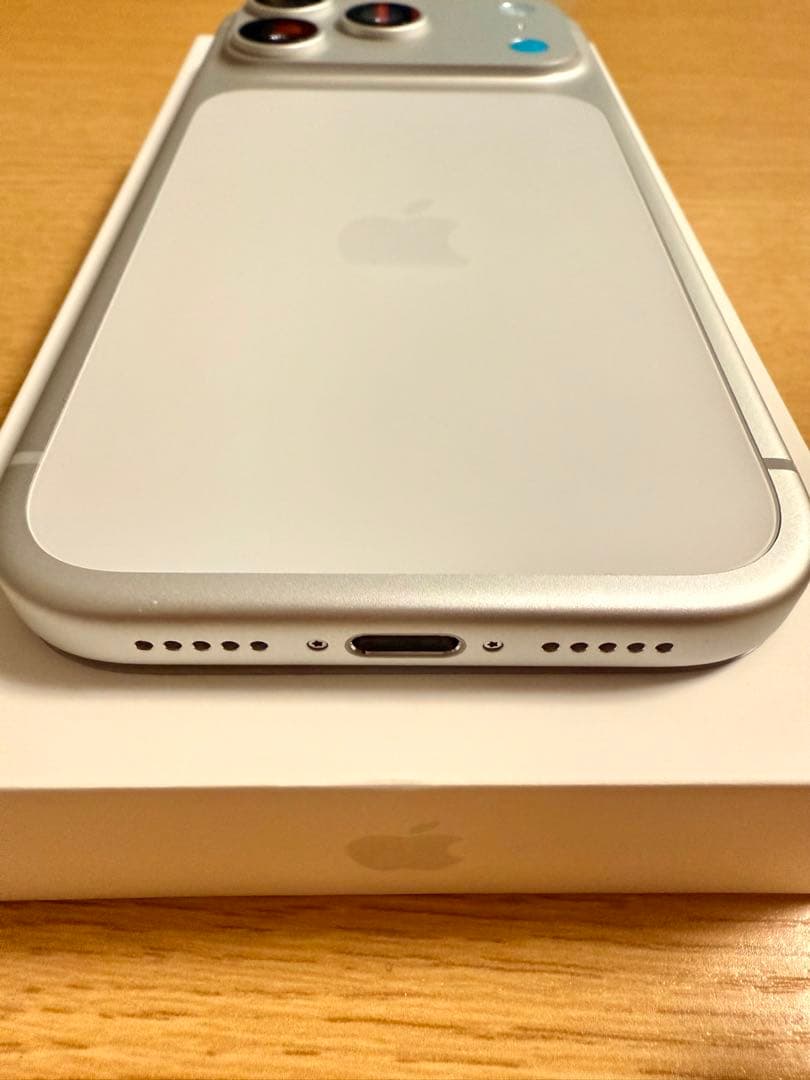 iPhone 17 Pro シルバー 256GB 本体 Apple