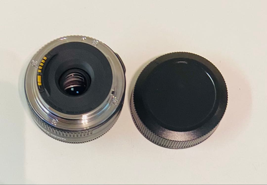 Canon 40mm f/2.8 STM レンズ