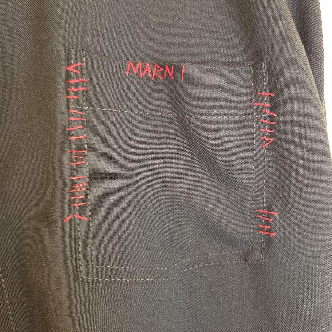 MARNI　トロピカルウールシャツ、コントラストカラーのバック