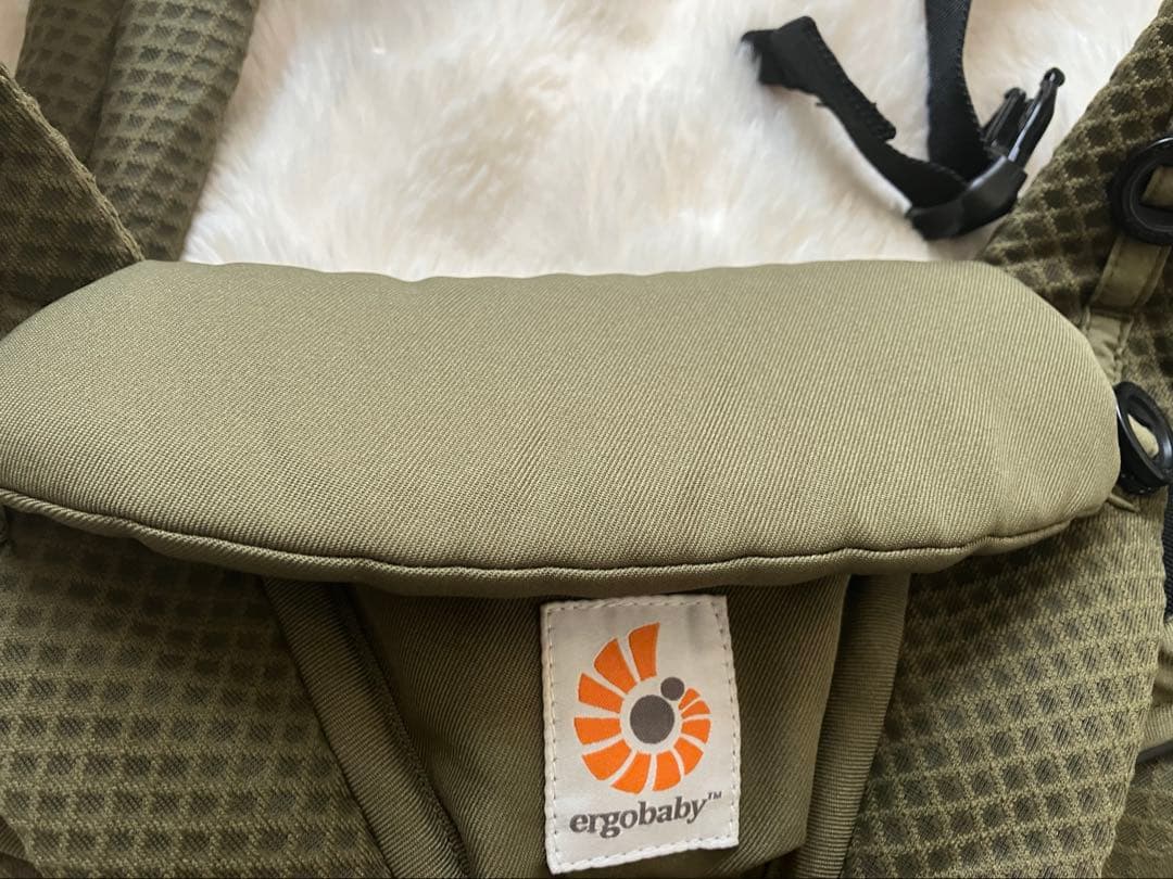 エルゴベビー 抱っこ紐 オリーブグリーン　オムニブリーズ