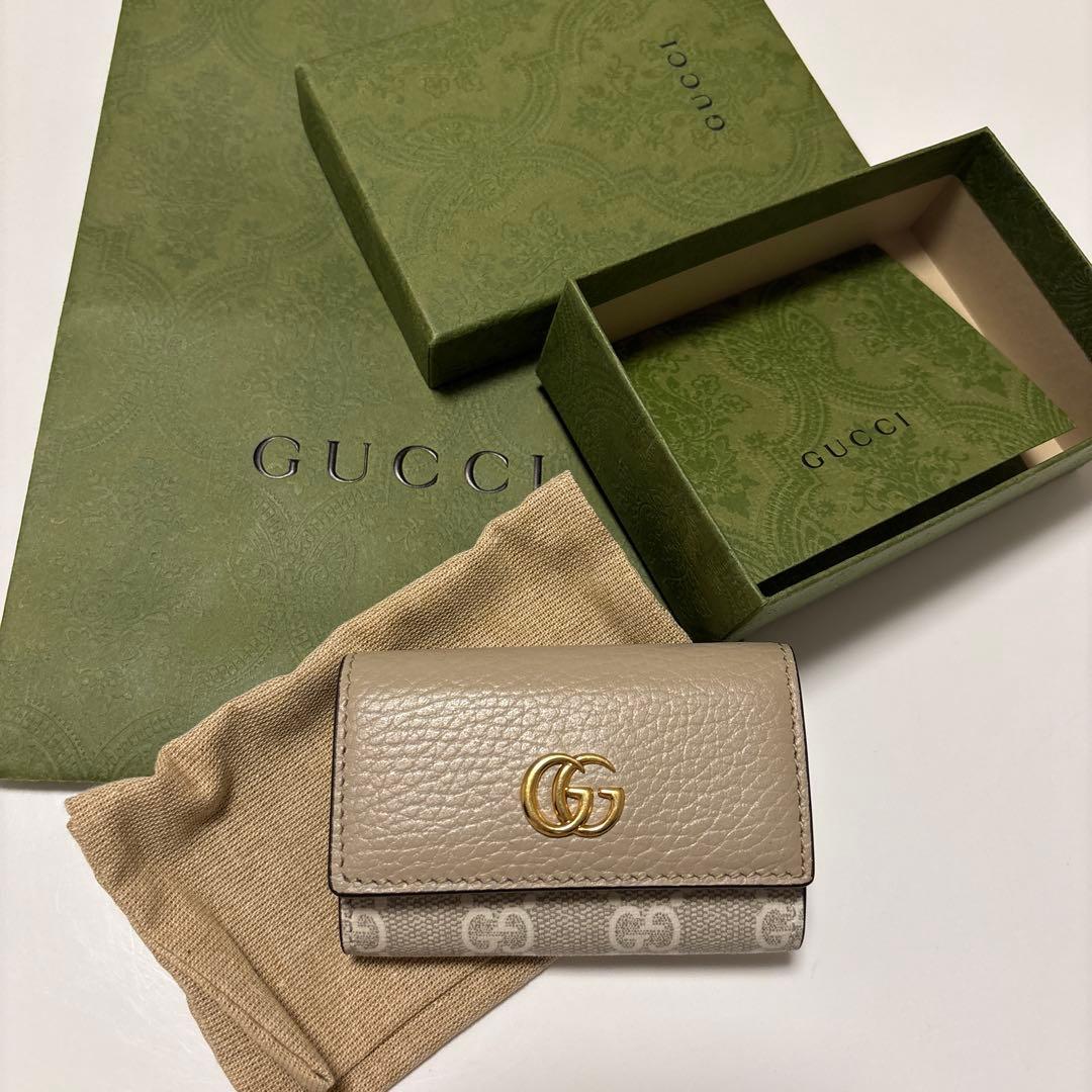 GUCCI ベージュレザーキーケース