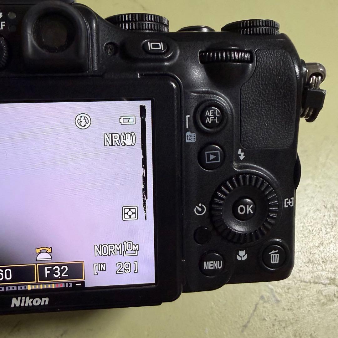 Nikon COOLPIX P7100 本体と充電器セット