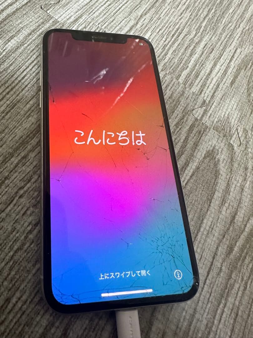 iPhone XS 256GB シルバー au 動作品 画面割れ有
