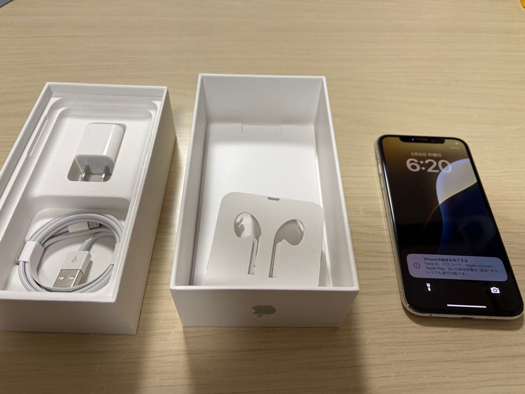 Apple iPhone XS シルバー 64GB momo