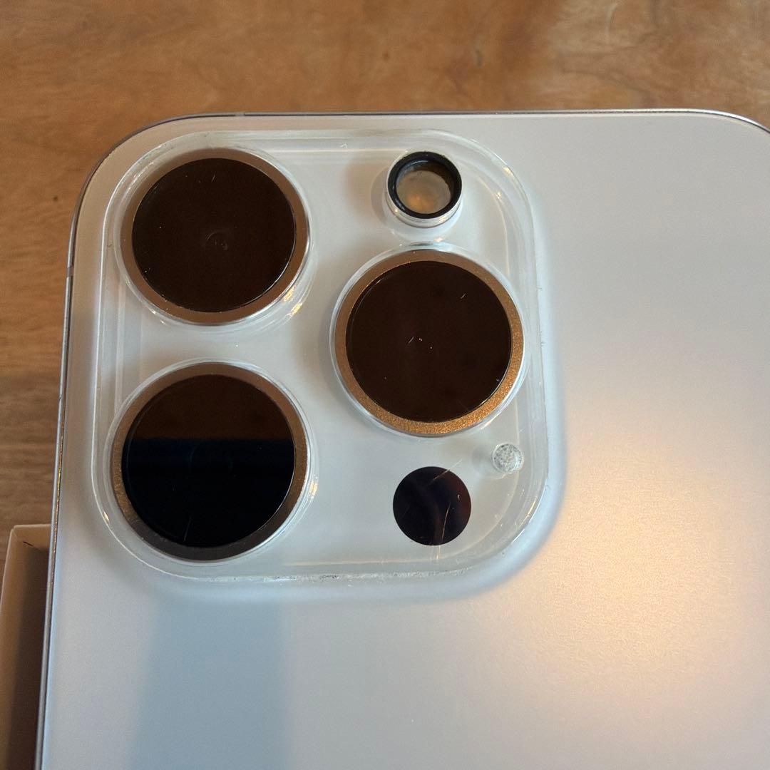Apple iPhone 15 Pro ホワイトチタニウム　SIMフリー